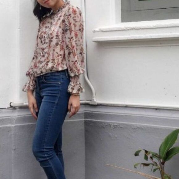 Zara Dainty Floral Bell Sleeve Top - Picture 1 of 11